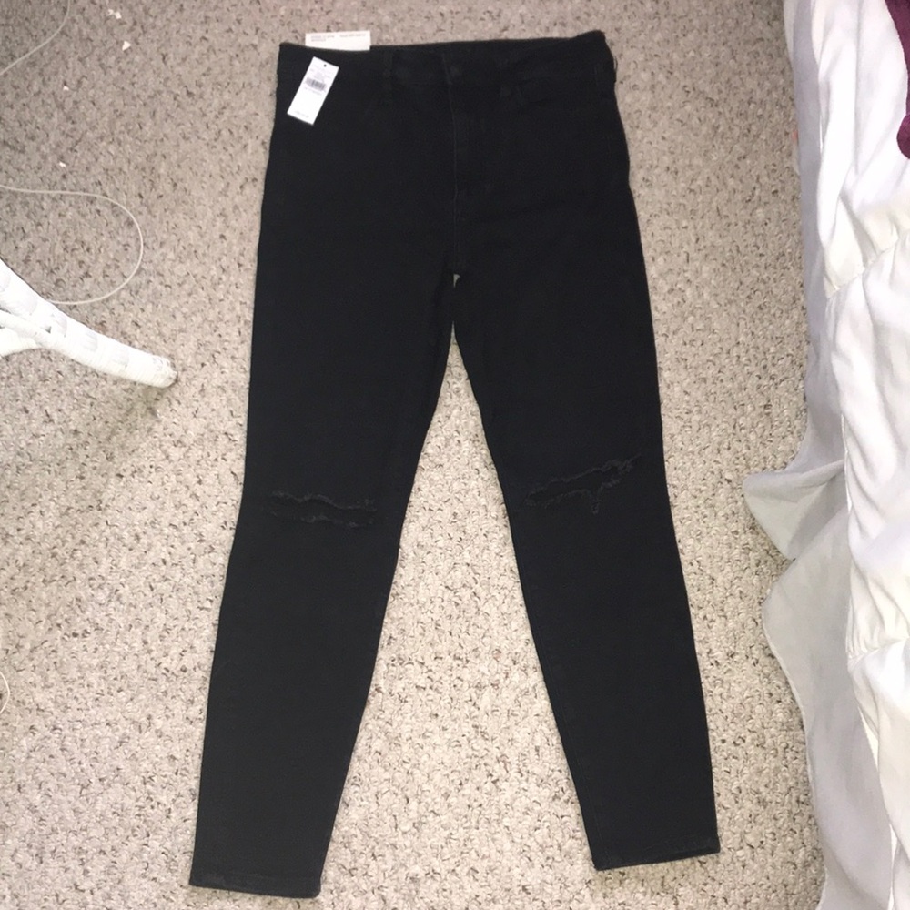 American Eagle Super High Rise Ripped Black Jean